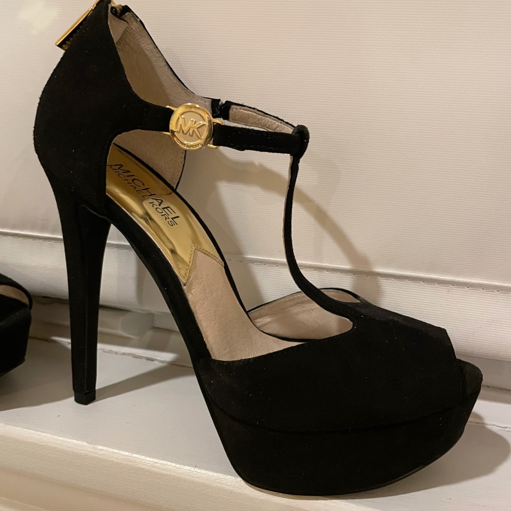 Michael Kors NEVER WORN Brayson T Strap Stilettos  Size 8